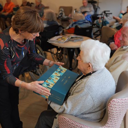 Distribution de colis et concours de la plus belle porte décorée à la résidence Saint-Léger