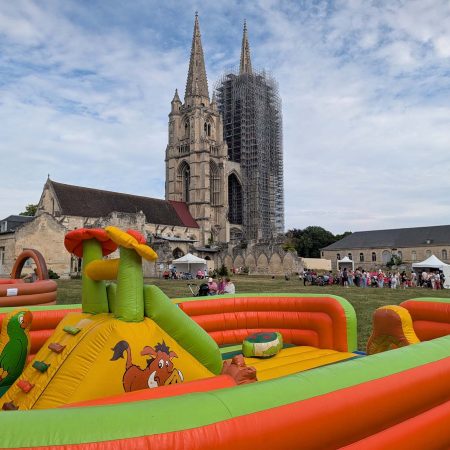 Quand l’art devient un terrain d’éveil : les tout-petits à la fête à Saint-Jean-des-Vignes